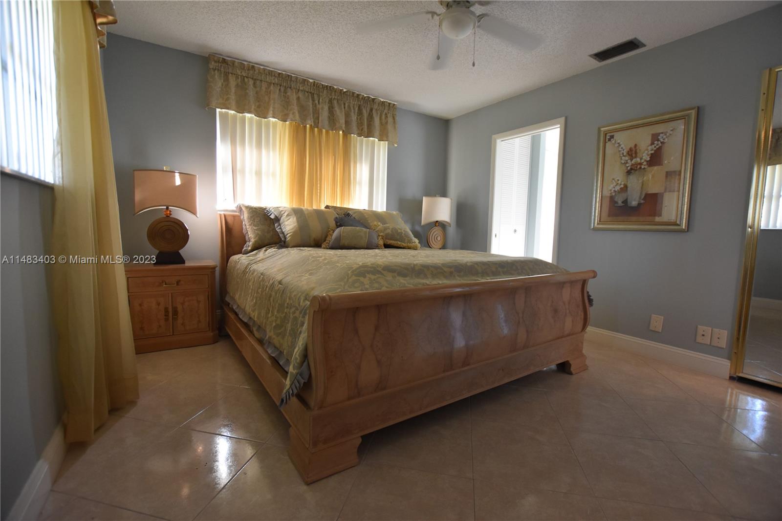 CRESTHAVEN TOWNHOMES SEC - Residential