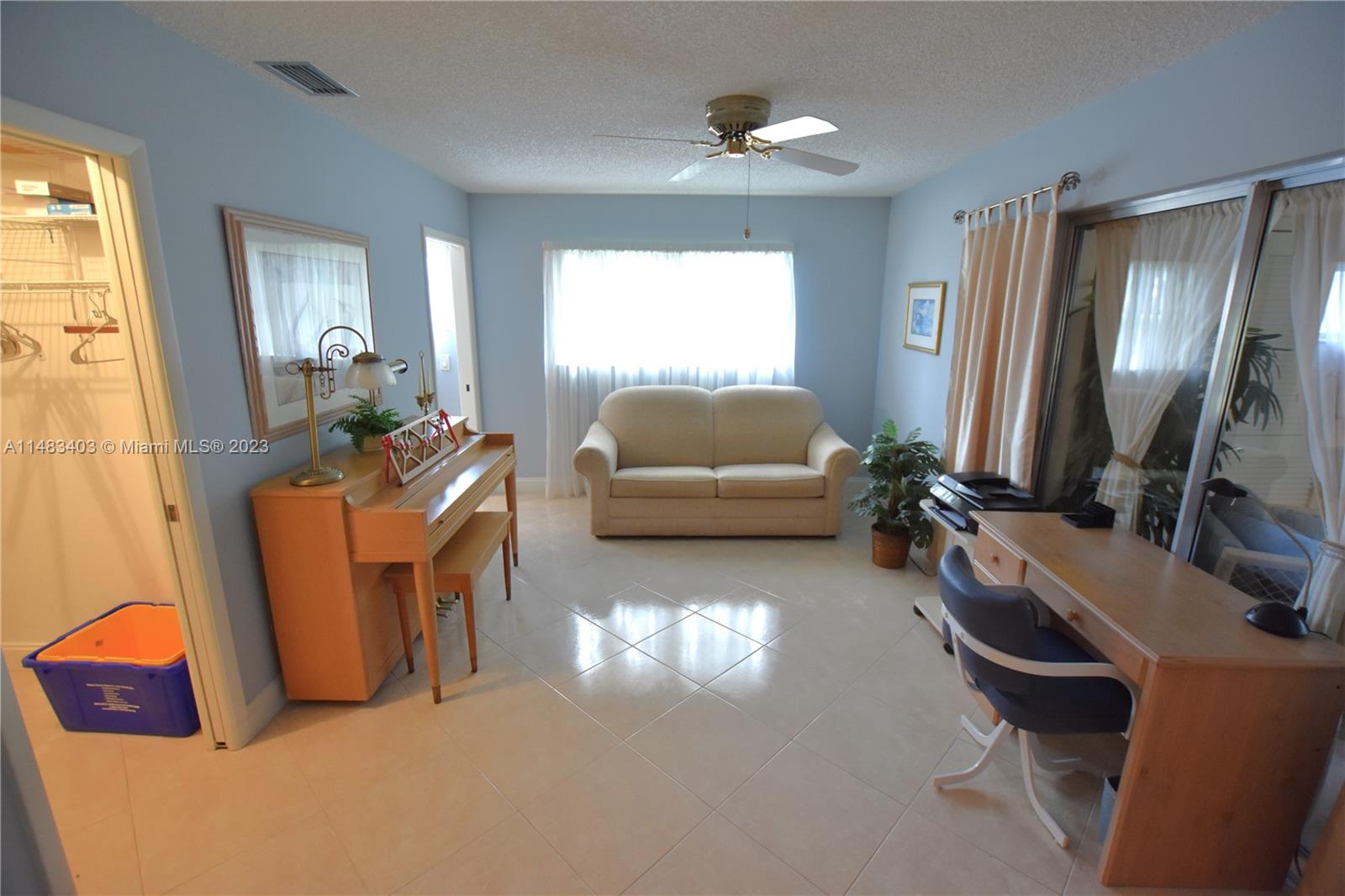 CRESTHAVEN TOWNHOMES SEC - Residential