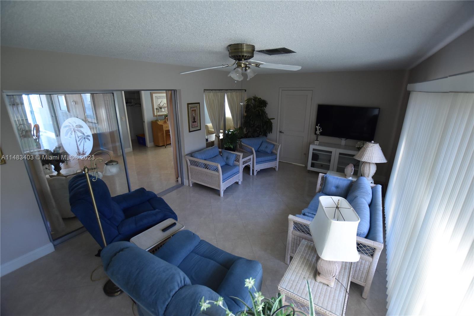 CRESTHAVEN TOWNHOMES SEC - Residential