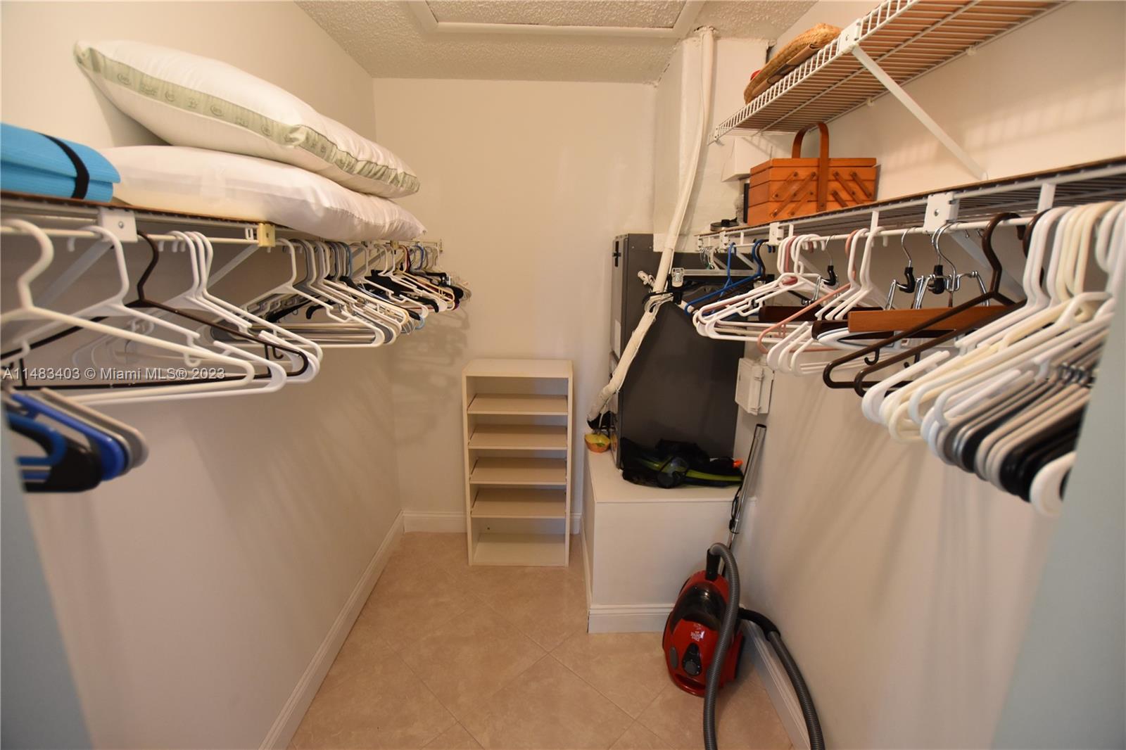 CRESTHAVEN TOWNHOMES SEC - Residential