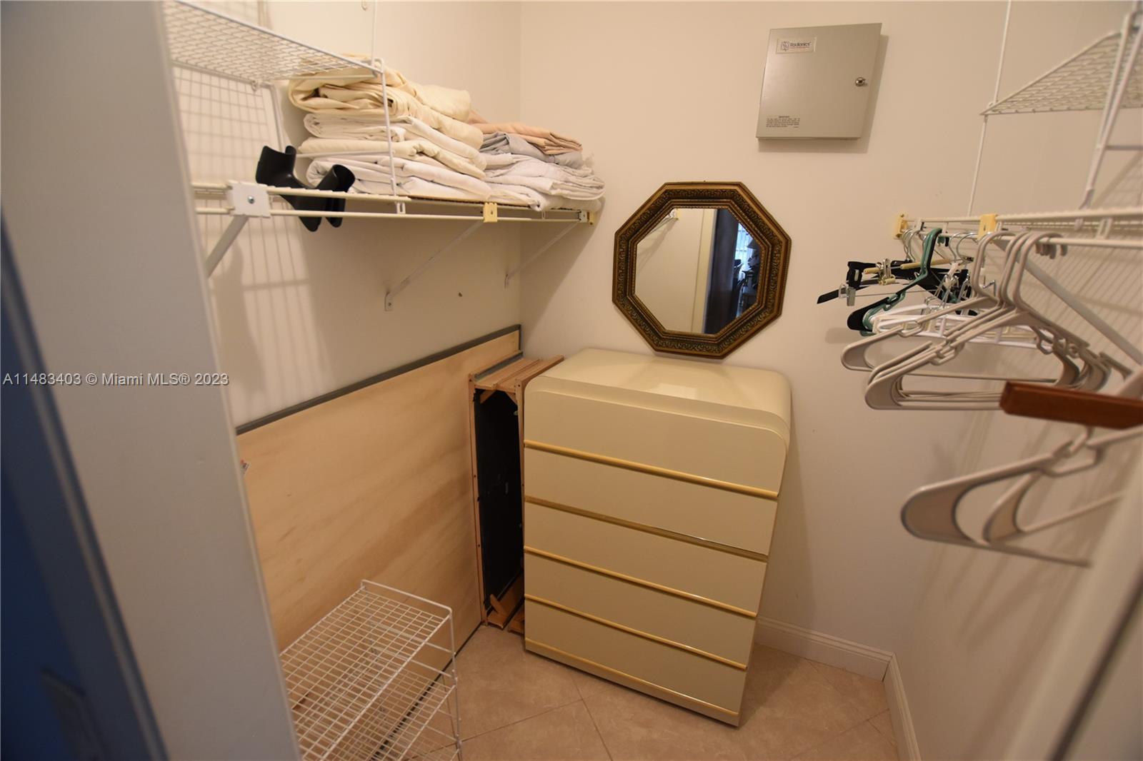 CRESTHAVEN TOWNHOMES SEC - Residential