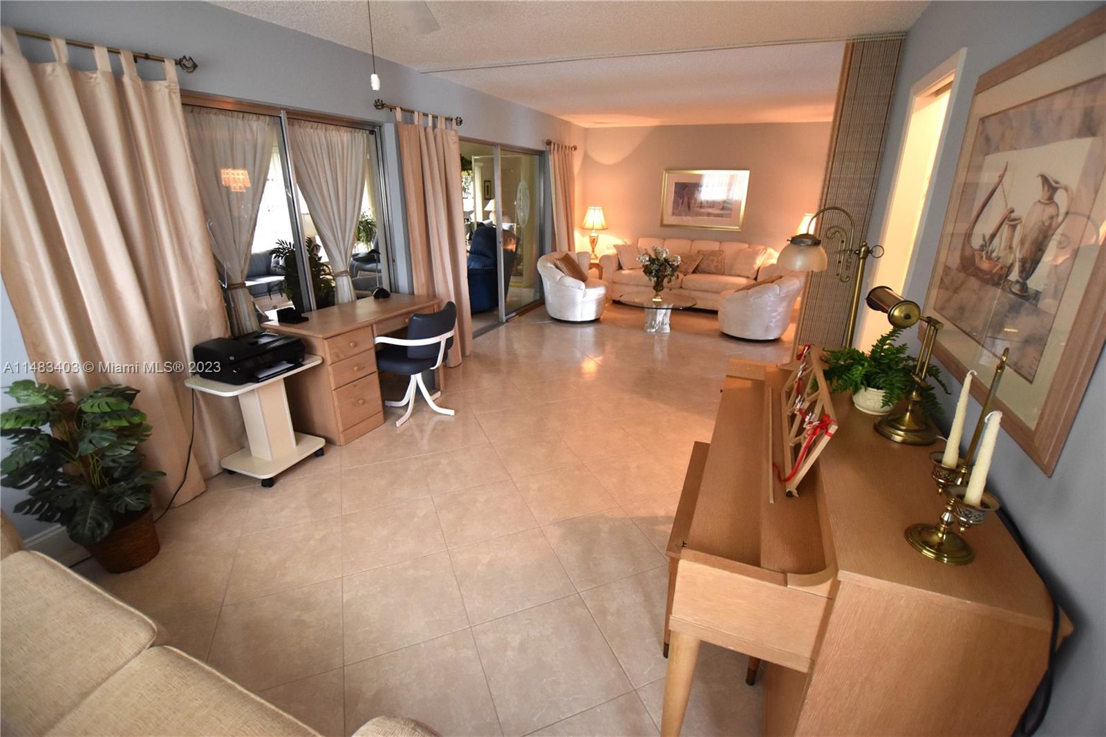 CRESTHAVEN TOWNHOMES SEC - Residential
