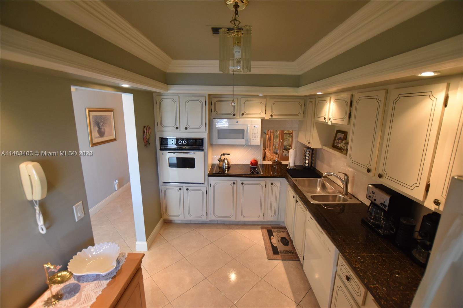 CRESTHAVEN TOWNHOMES SEC - Residential