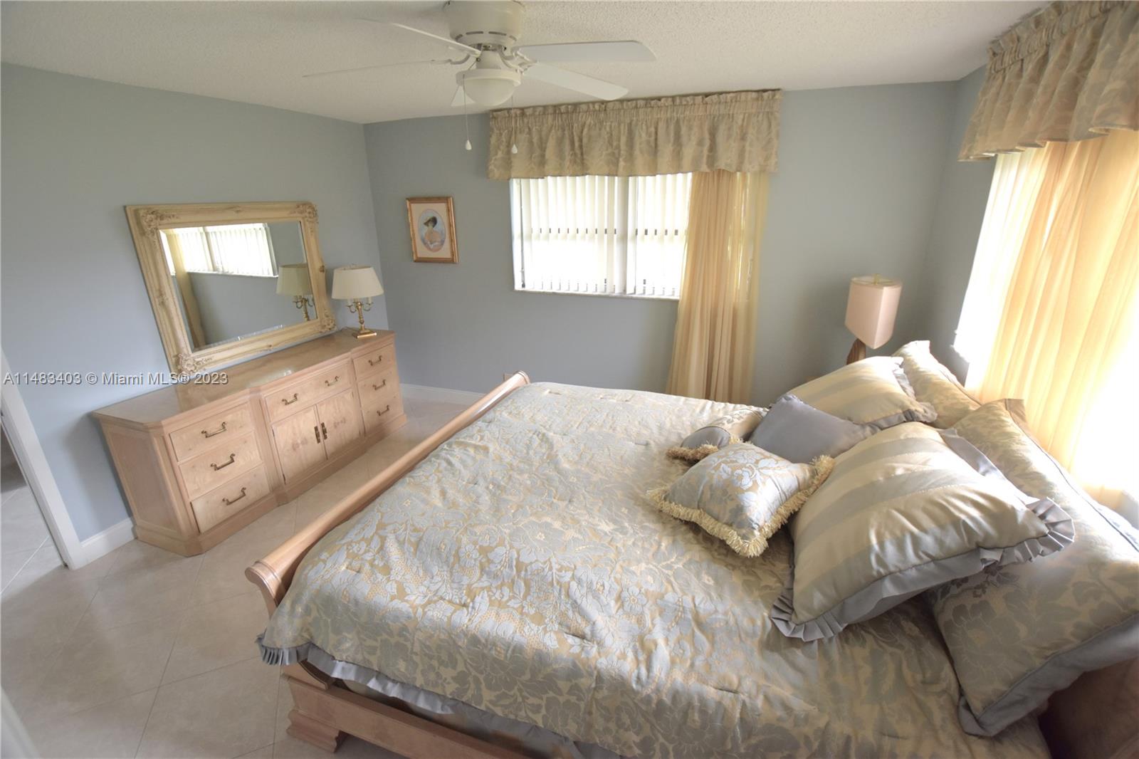 CRESTHAVEN TOWNHOMES SEC - Residential
