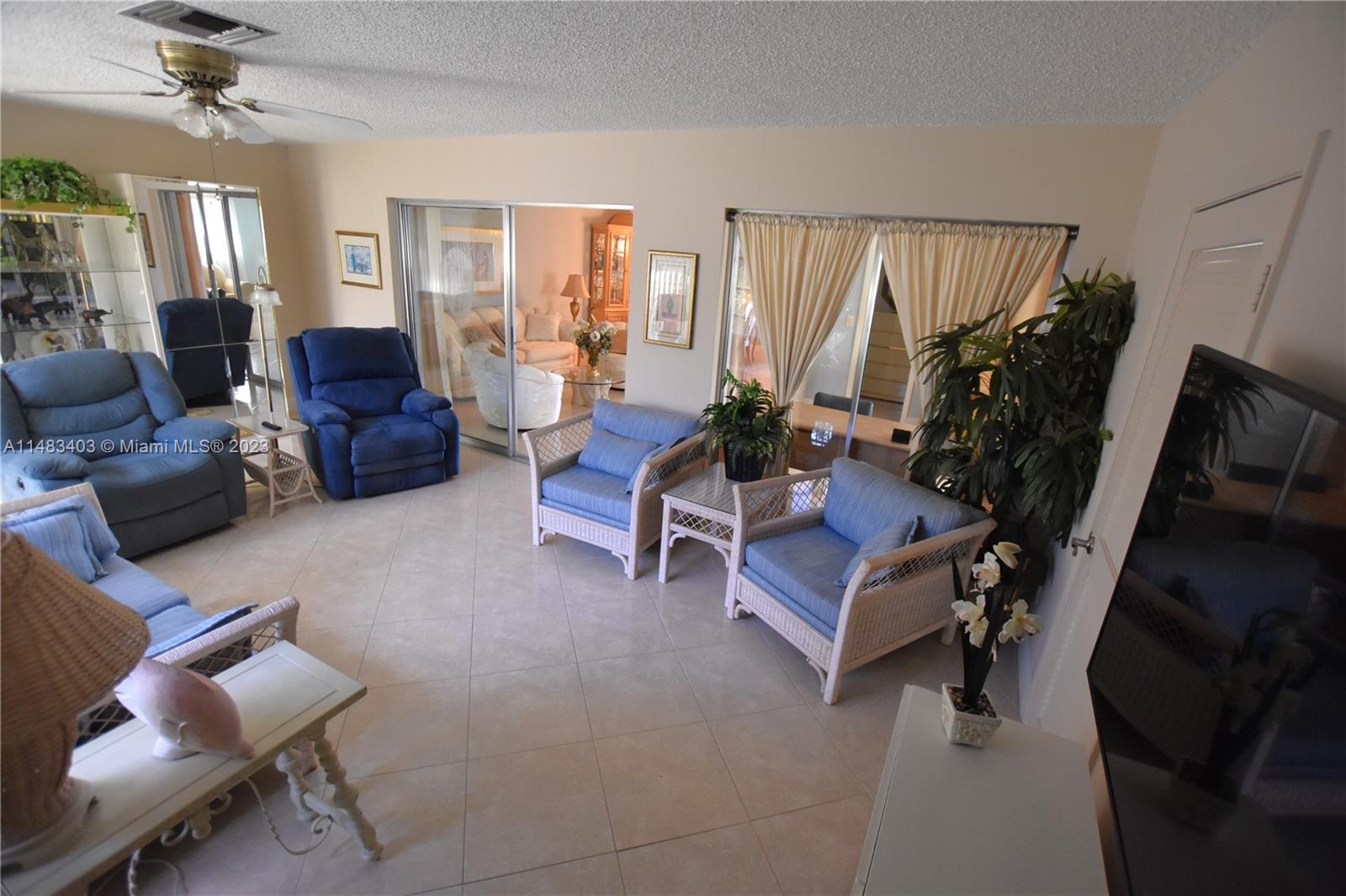 CRESTHAVEN TOWNHOMES SEC - Residential