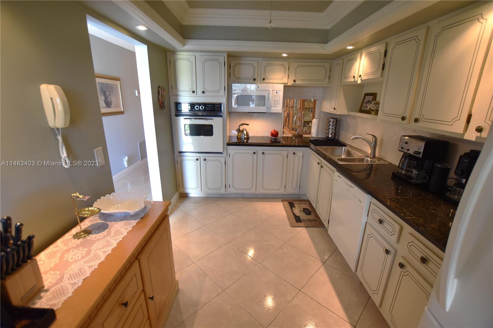 CRESTHAVEN TOWNHOMES SEC - Residential