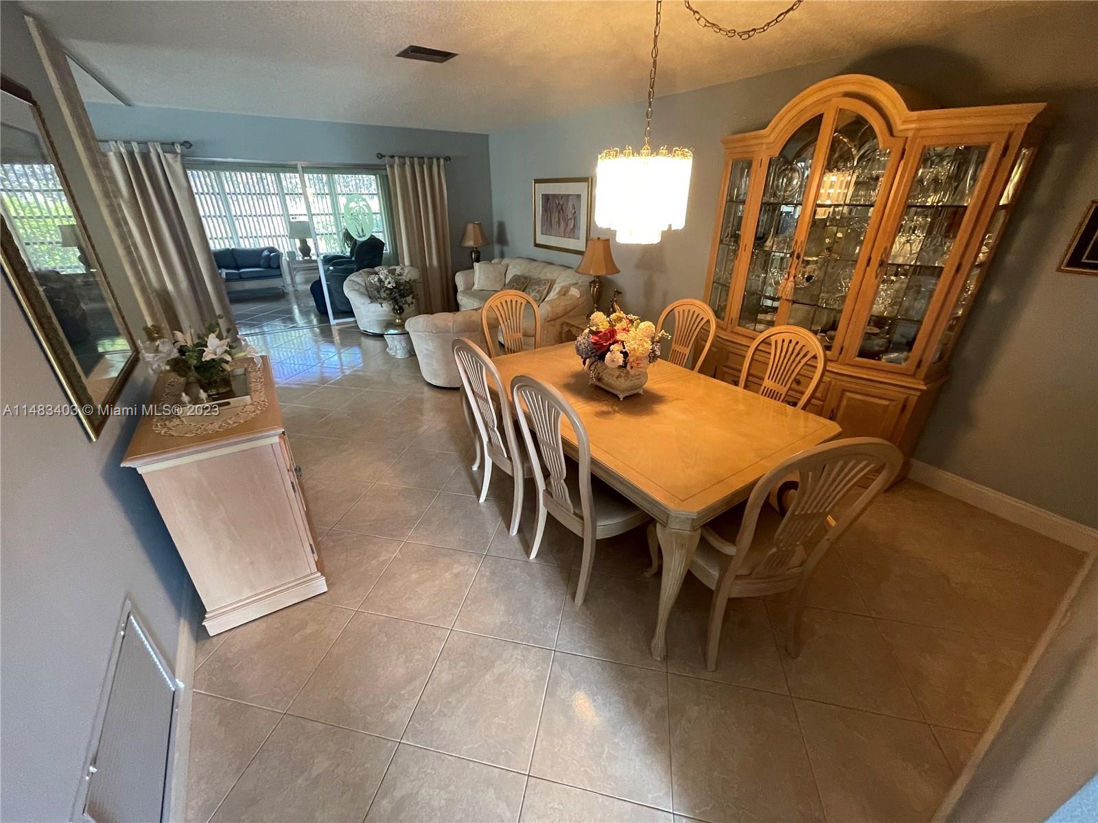 CRESTHAVEN TOWNHOMES SEC - Residential
