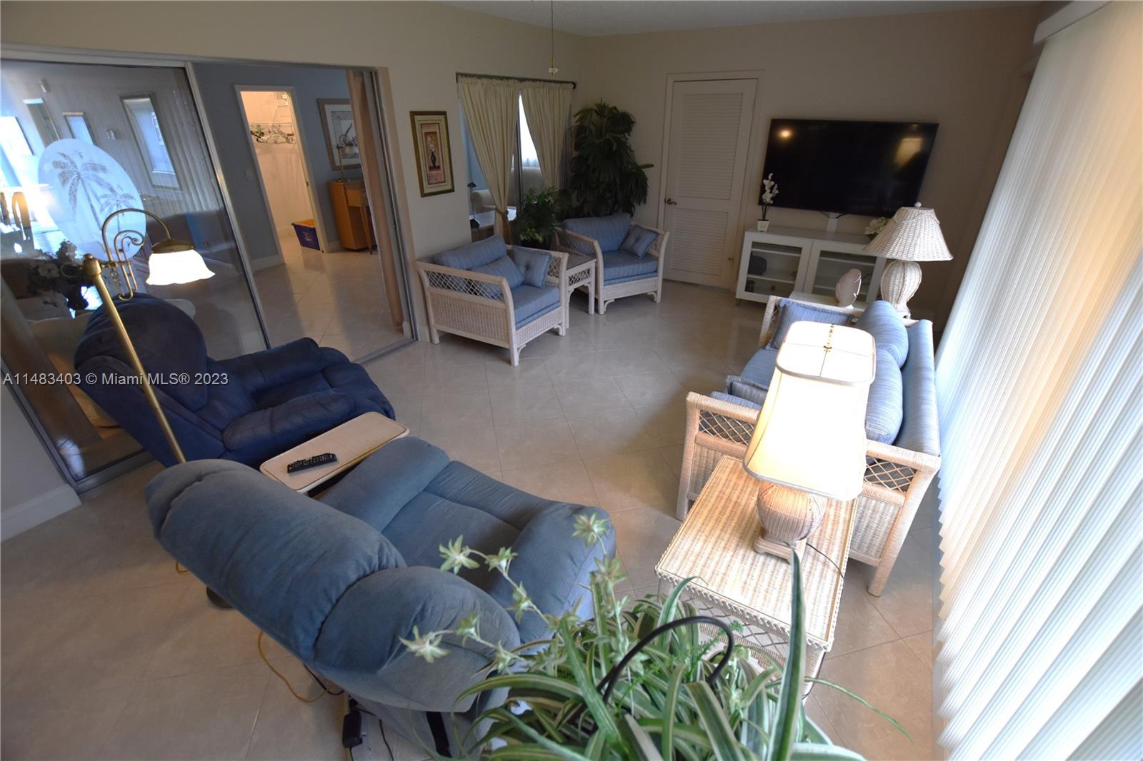 CRESTHAVEN TOWNHOMES SEC - Residential