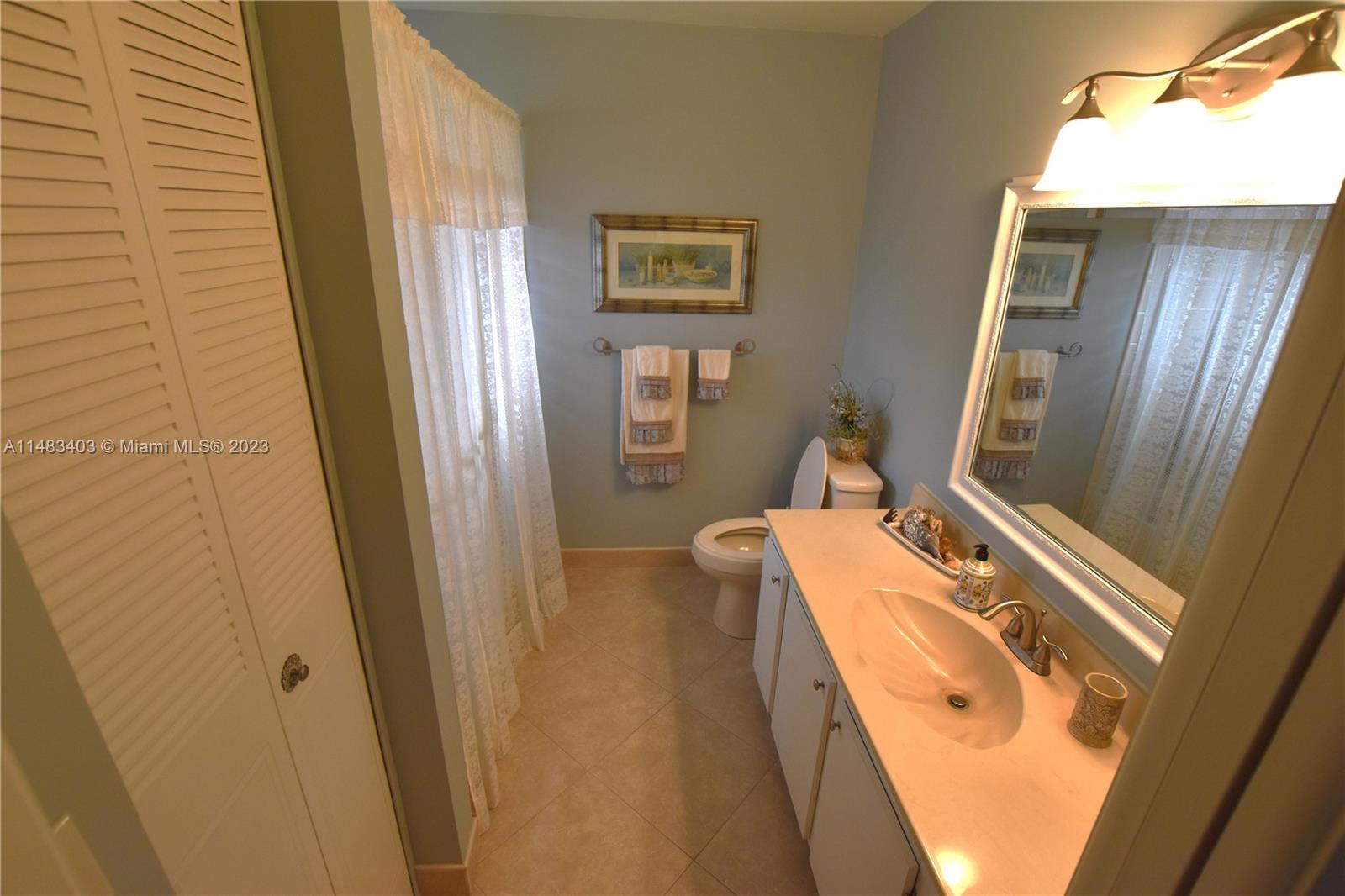 CRESTHAVEN TOWNHOMES SEC - Residential