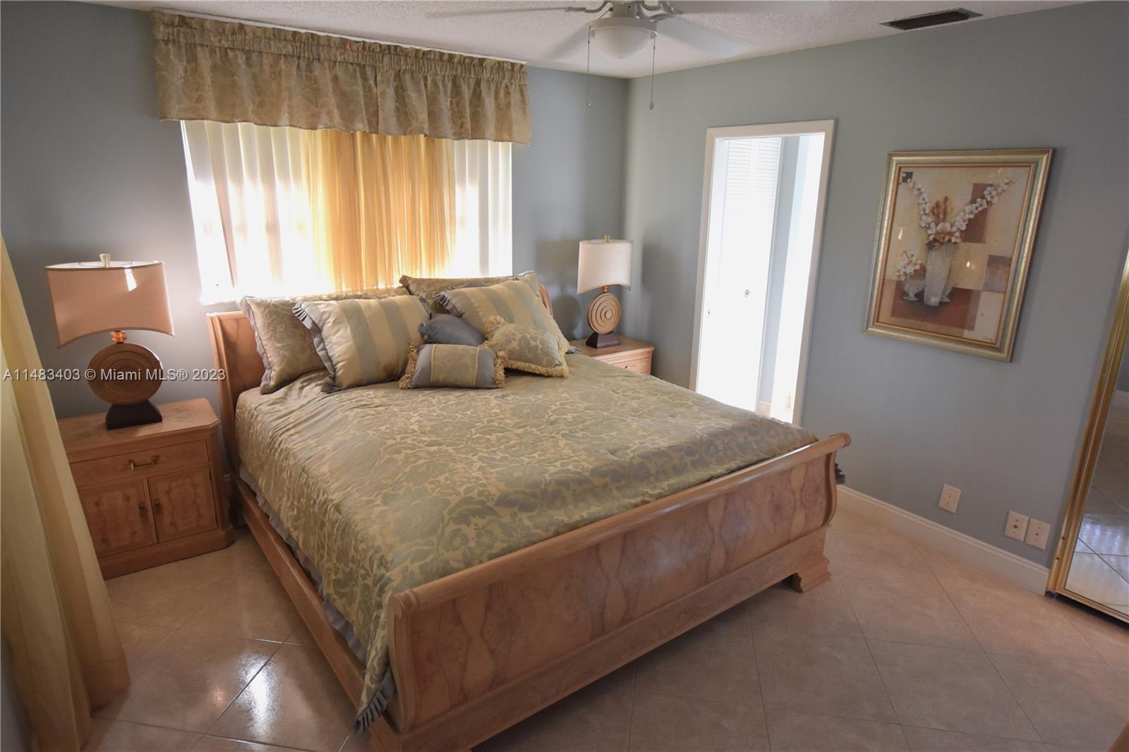 CRESTHAVEN TOWNHOMES SEC - Residential