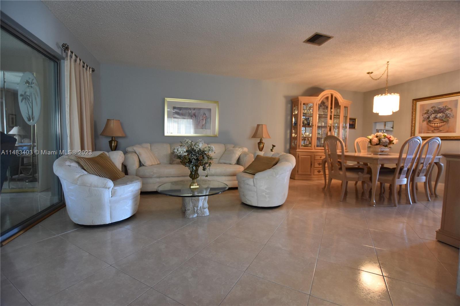 CRESTHAVEN TOWNHOMES SEC - Residential