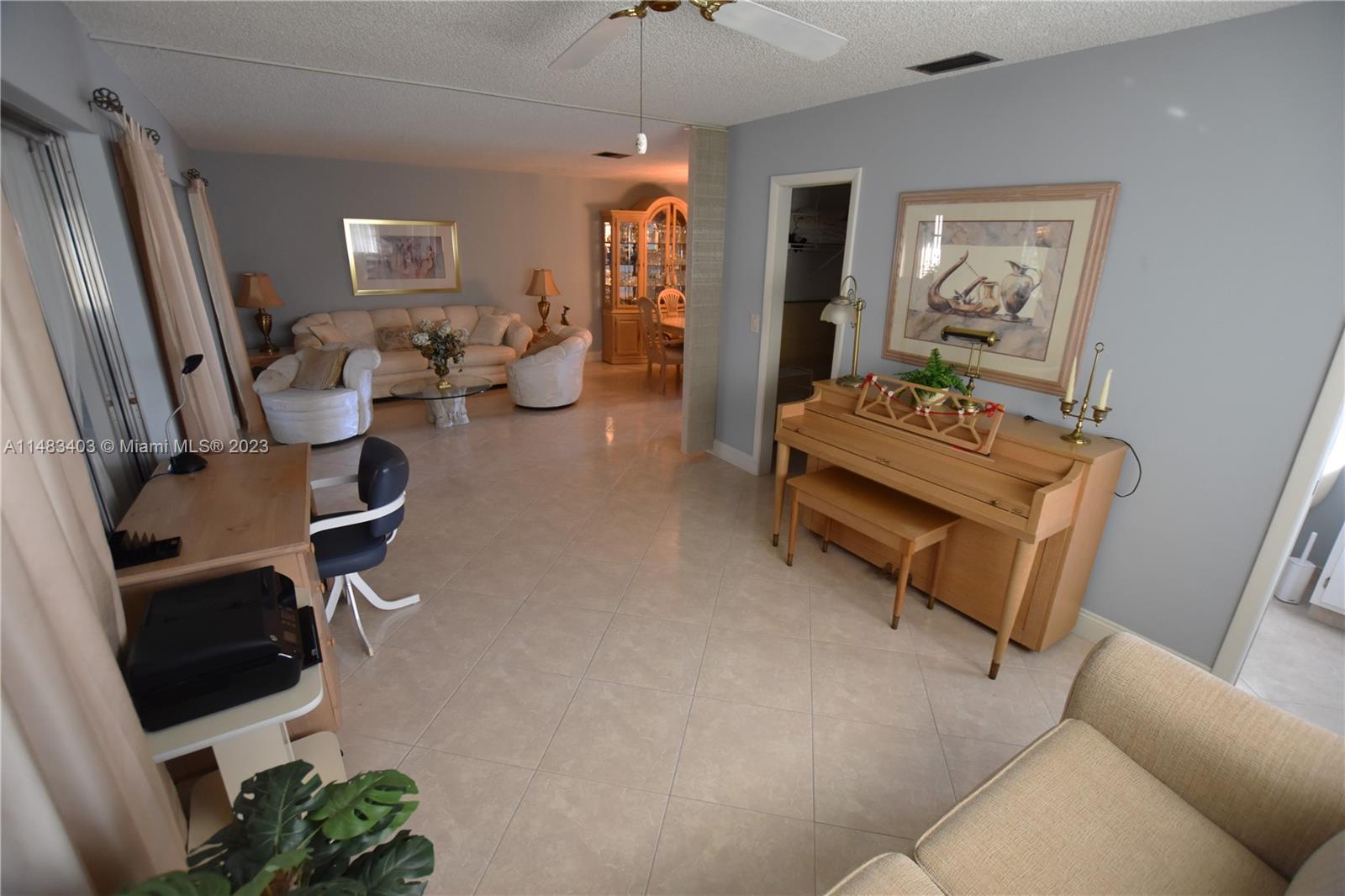 CRESTHAVEN TOWNHOMES SEC - Residential