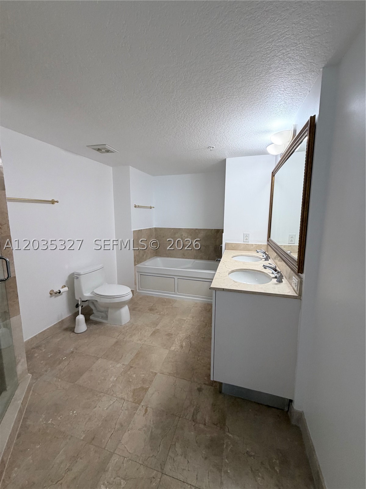 1800 CLUB CONDO - Residential Lease