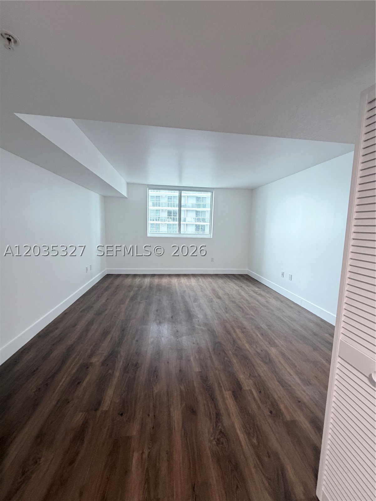 1800 CLUB CONDO - Residential Lease
