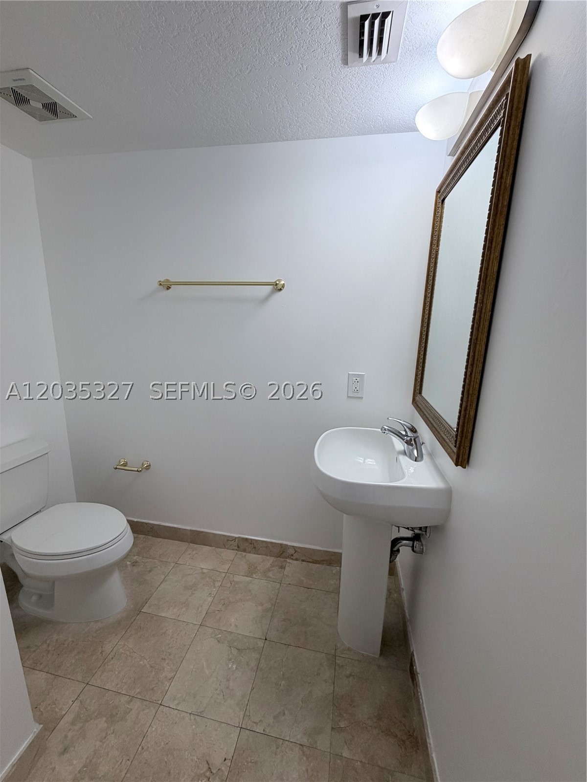 1800 CLUB CONDO - Residential Lease