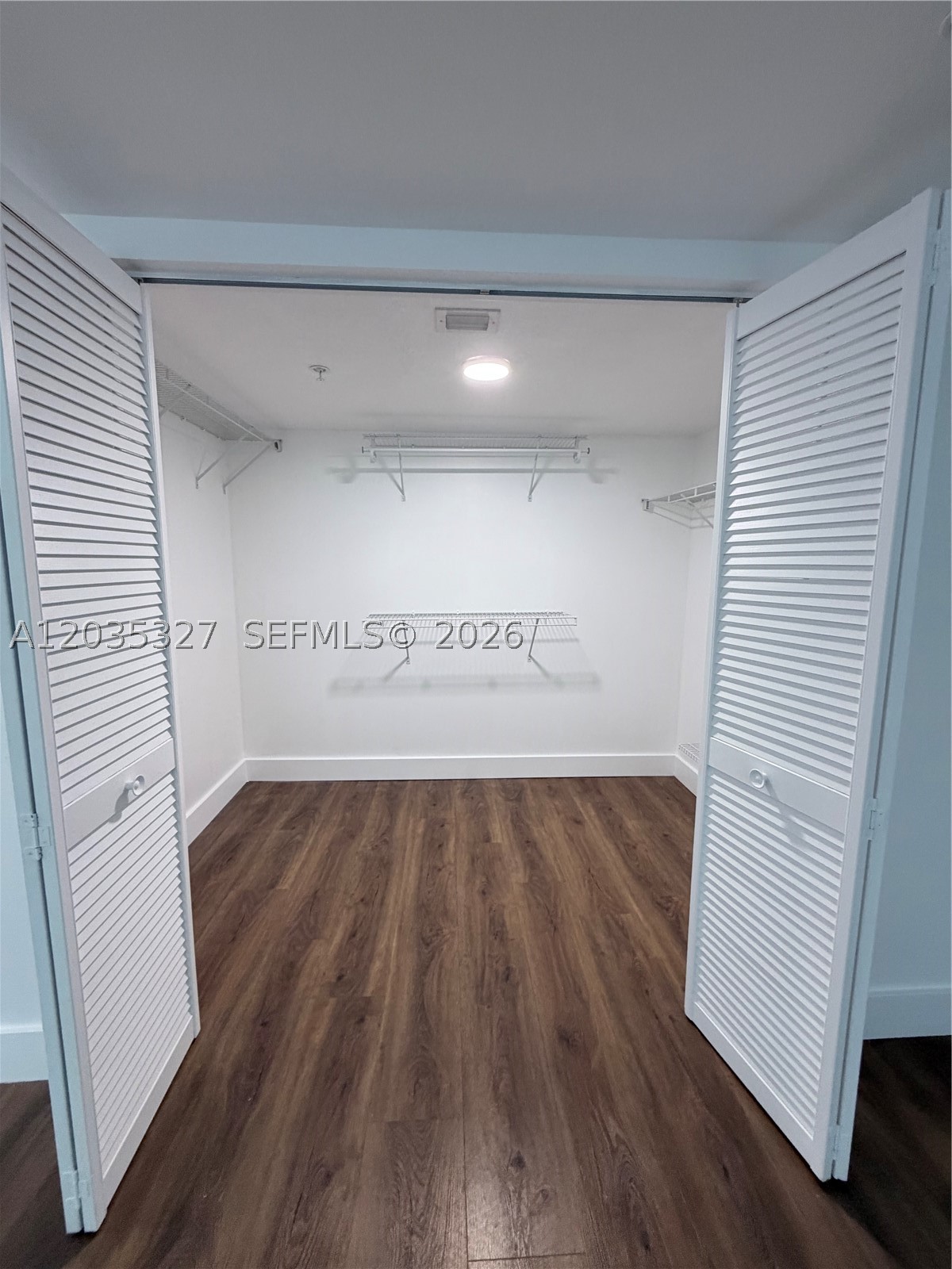1800 CLUB CONDO - Residential Lease