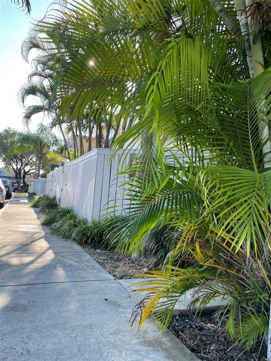 GABLES POINT III CONDO - Residential