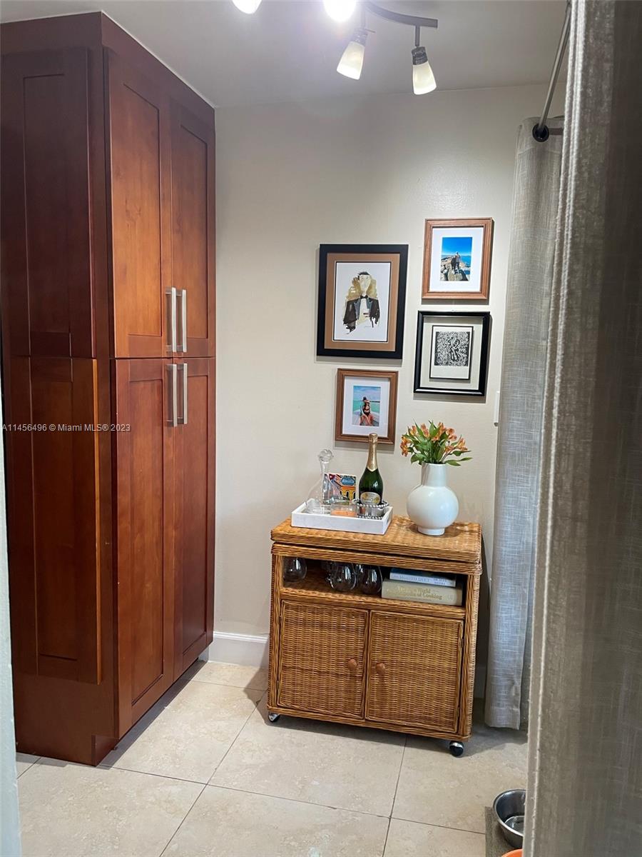 GABLES POINT III CONDO - Residential