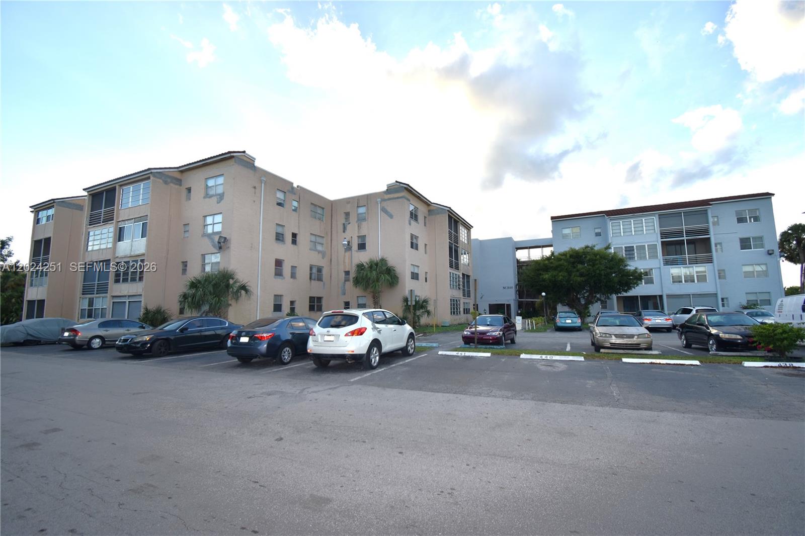 SOMERSET AT LAUDERDALE LA - Residential