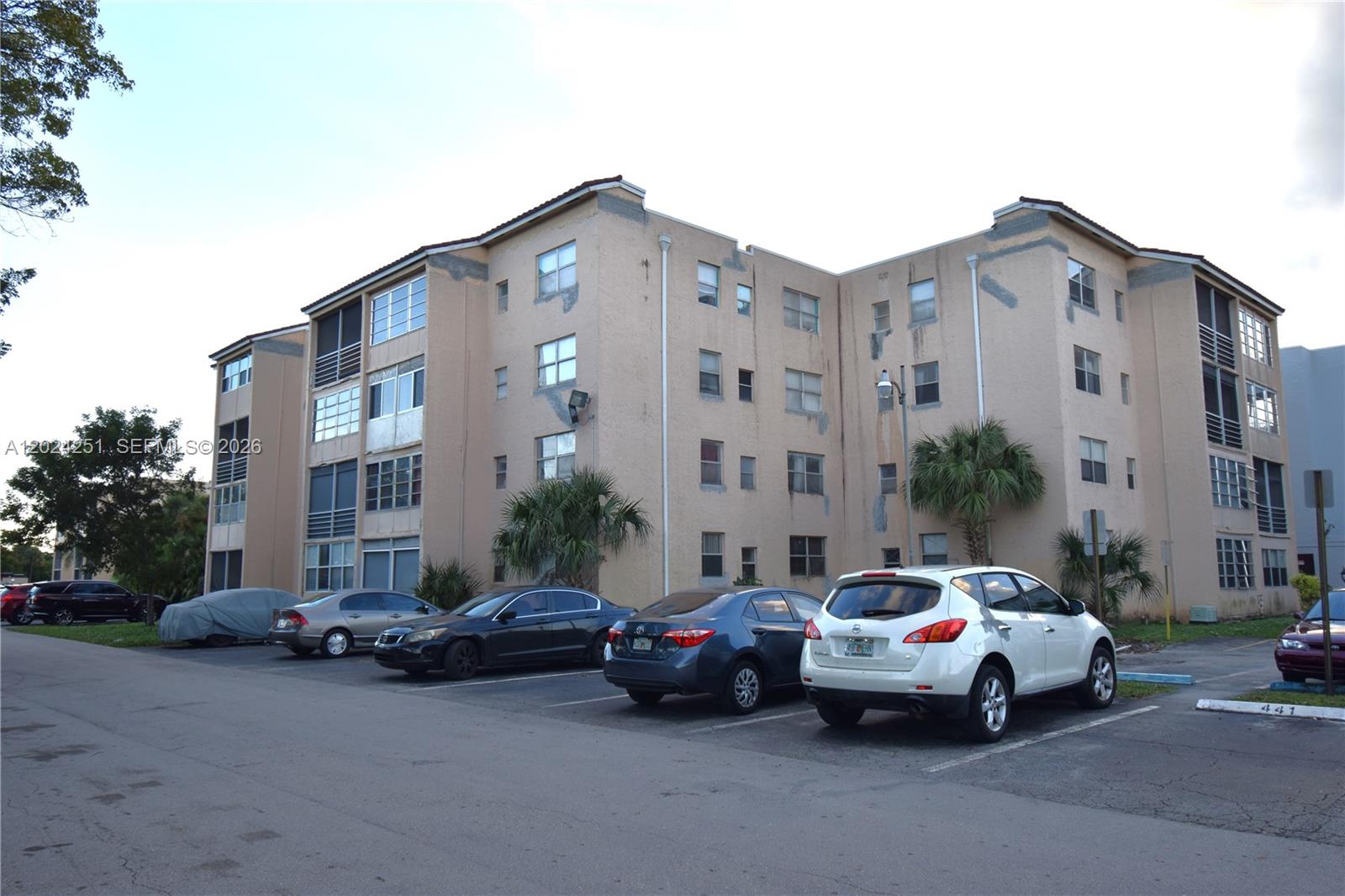 2 bedroom 2 bath condo offers a spacious layout with good size rooms and large dining and living area.
 The manned gated development offers a variety of amenities including a clubhouse, swimming pool,fitness center, tennis courts, shuffleboard, and walking trails. Development is within 5 miles of dining, andentertainment.