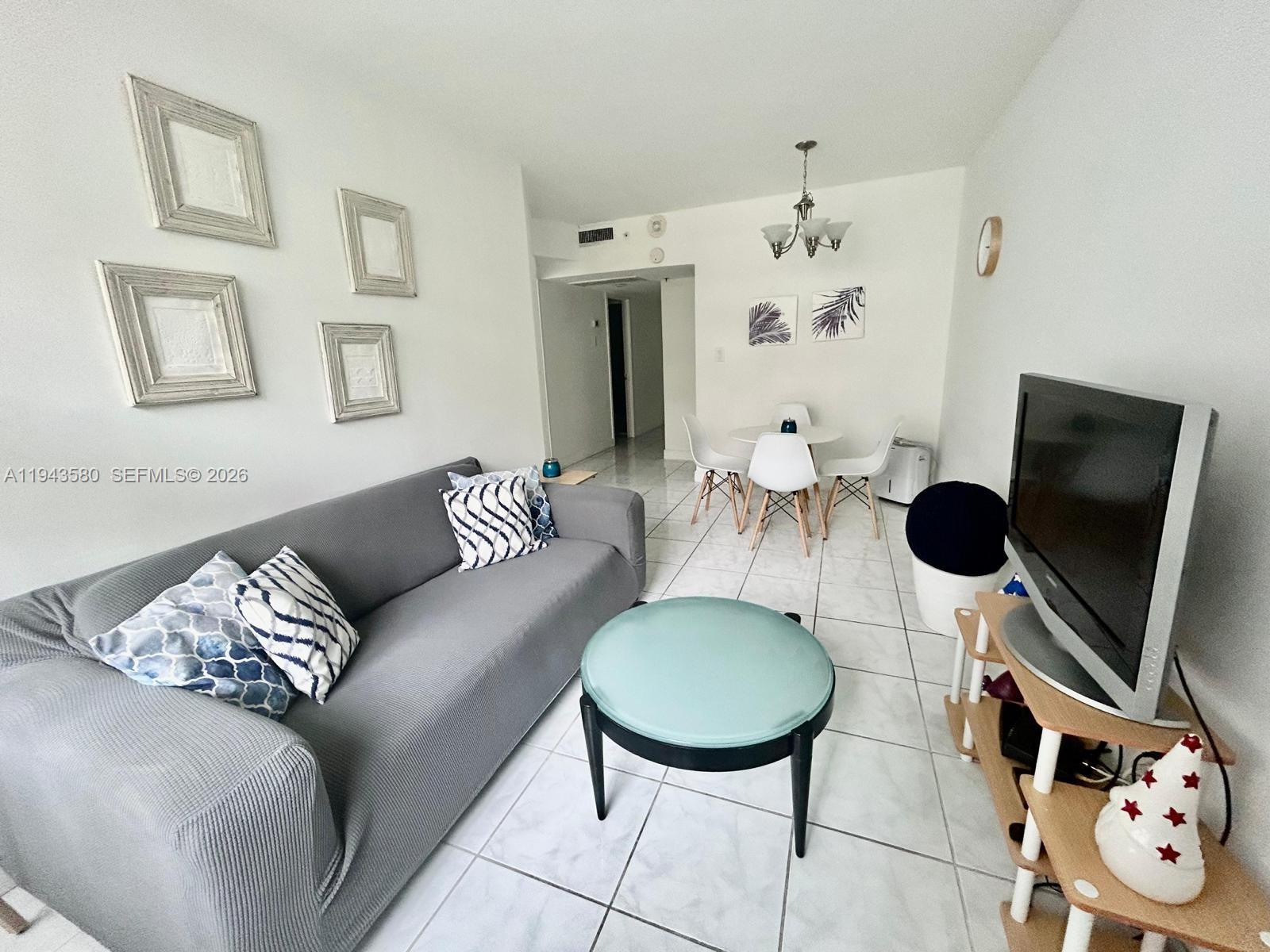 THE DECOPLAGE CONDO - Residential