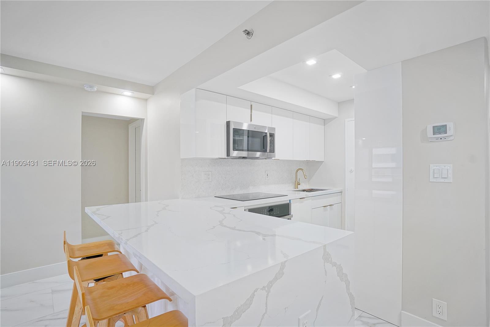 THE ALEXANDER CONDO - Residential