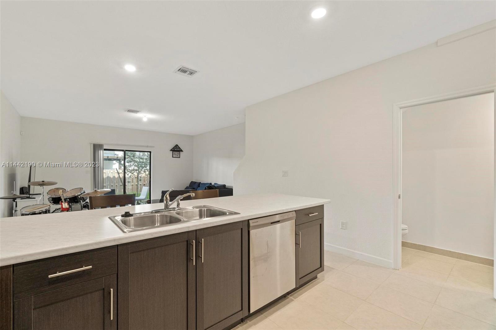 MC ESTATES SUBDIVISION - Residential Lease