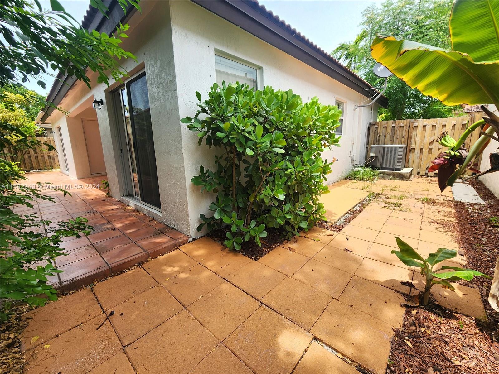 LAKES BY THE BAY SEC 8 - Residential