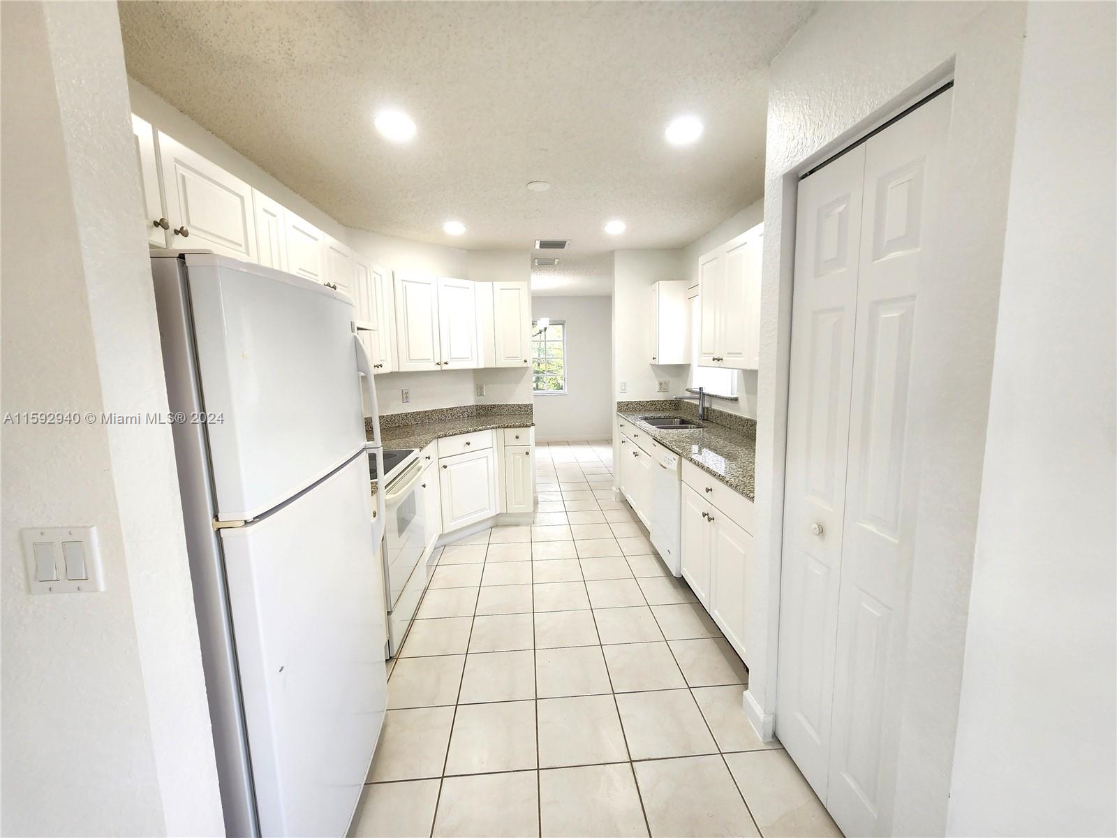 LAKES BY THE BAY SEC 8 - Residential