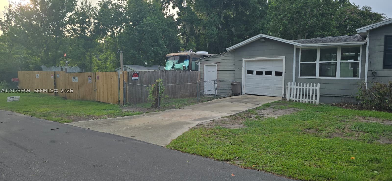 Great investment opportunity in jacksonville! property consists of 4 bedrooms and 1 bathroom, rent ready! cash only please see broker remarks