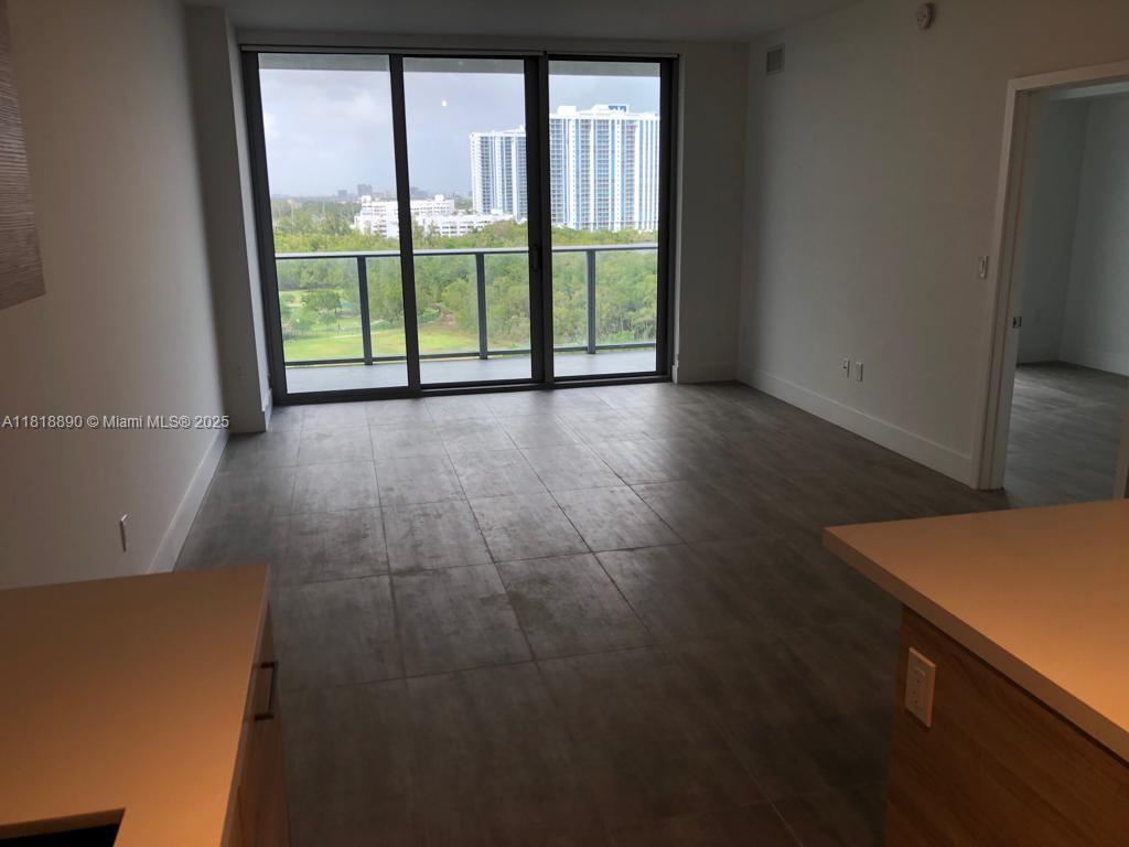 THE HARBOUR NORTH CONDO - Residential