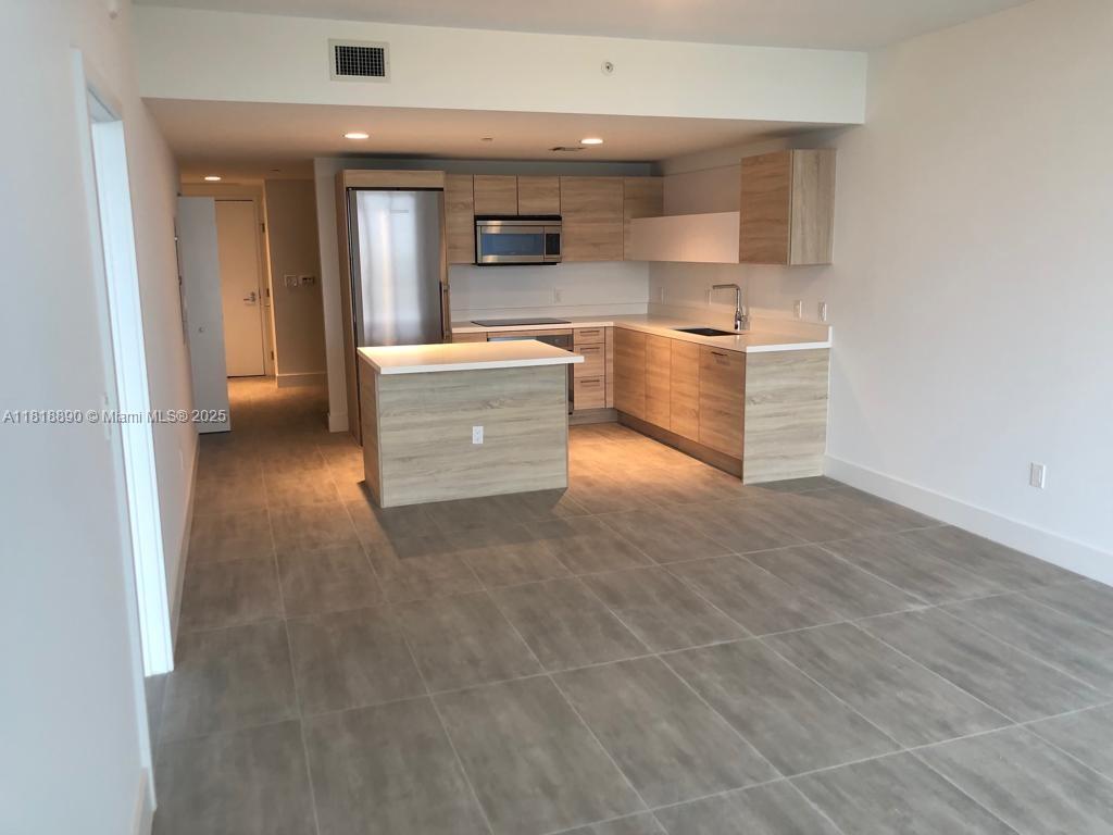 THE HARBOUR NORTH CONDO - Residential