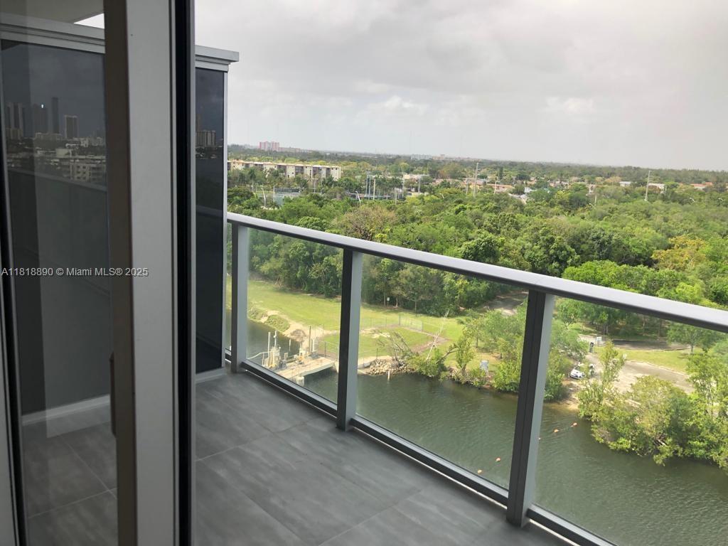 THE HARBOUR NORTH CONDO - Residential
