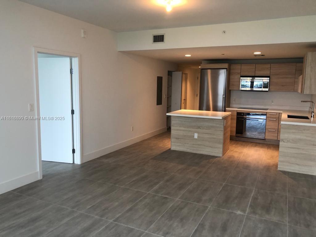THE HARBOUR NORTH CONDO - Residential