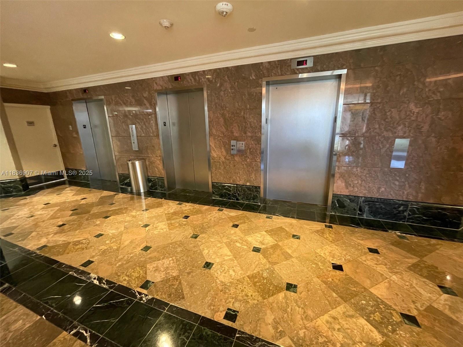 3000 ISL BLVD WILLIAMS IS - Residential