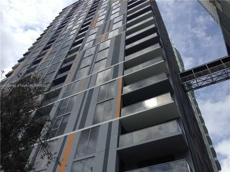 Updated 1 bed 1.5 Bath unit with new tile floors throughout, Stainless steel appliances. Great building, great amenities. Close to Brickell City Centre, 1 block from Brickell Ave. One year lease.