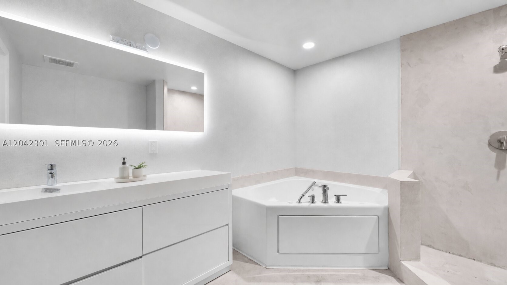 UPTOWN MARINA LOFTS CONDO - Residential