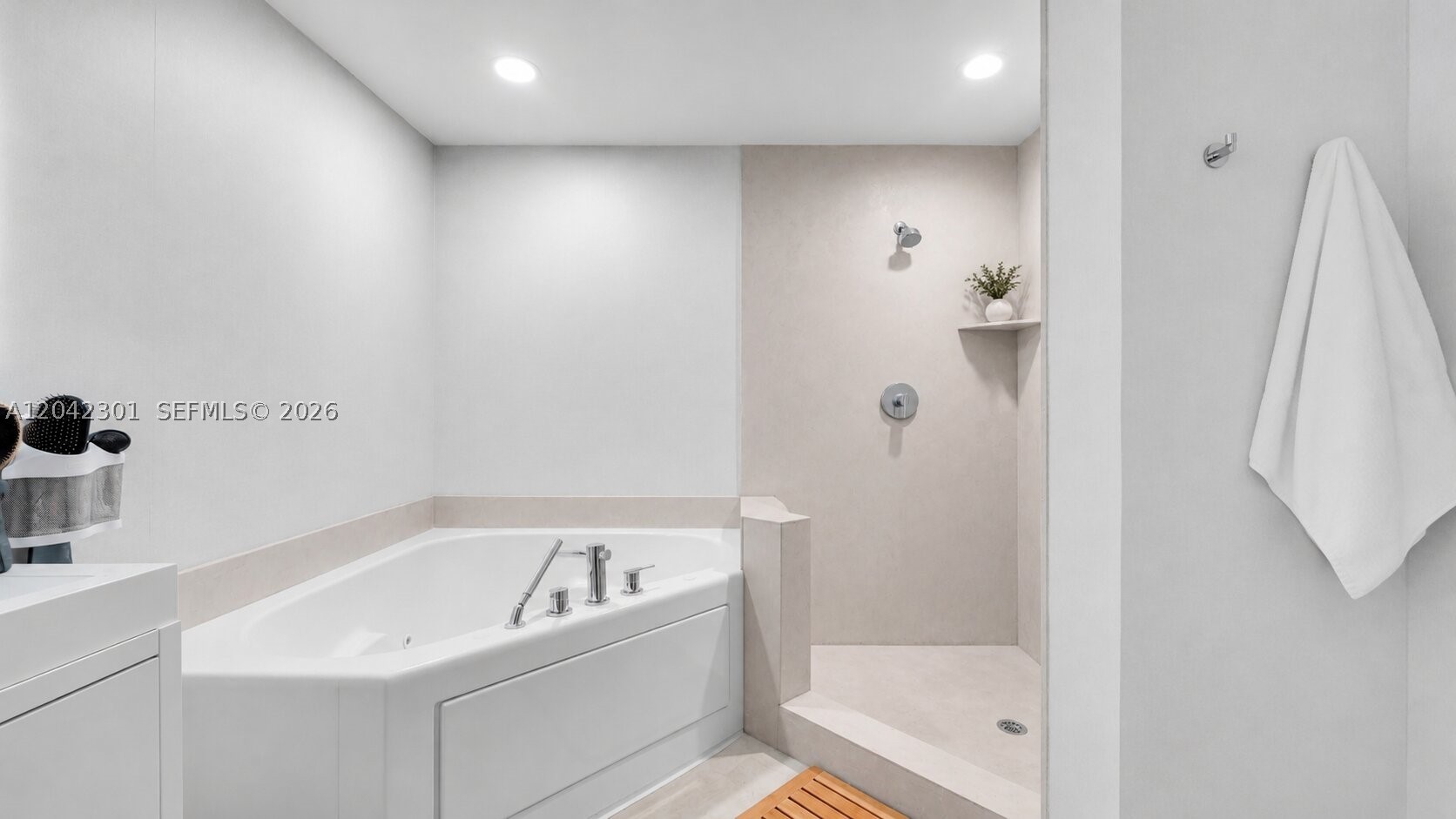 UPTOWN MARINA LOFTS CONDO - Residential