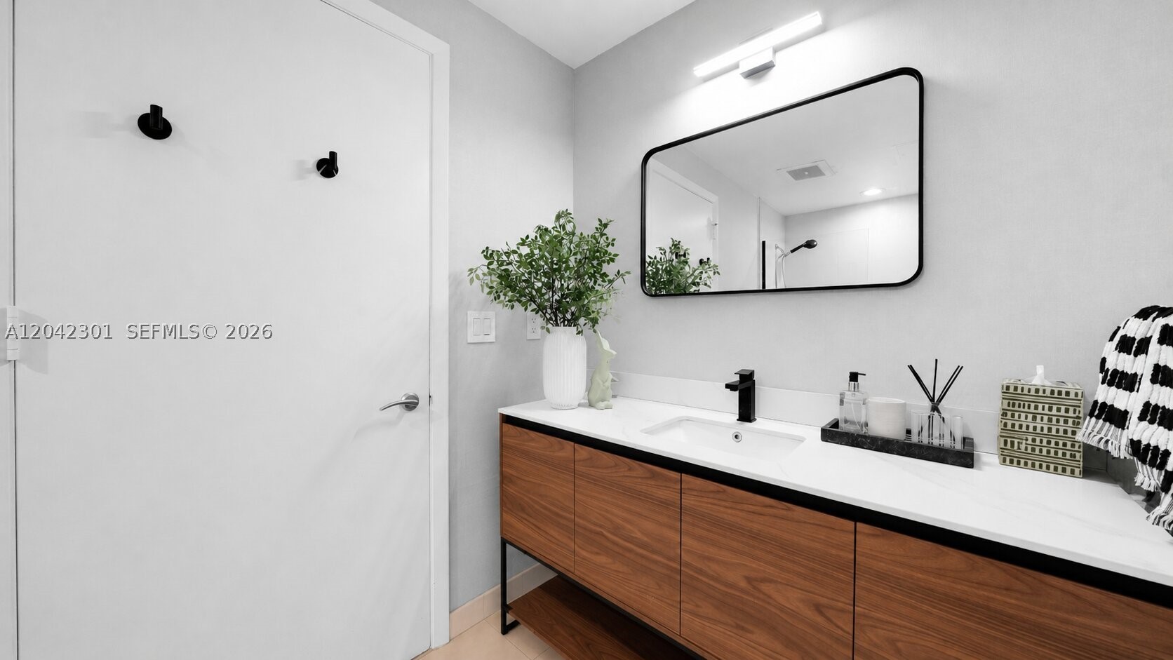 UPTOWN MARINA LOFTS CONDO - Residential