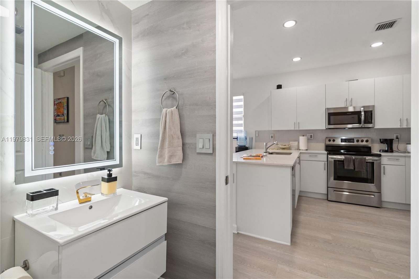 PINE ISLE - Residential