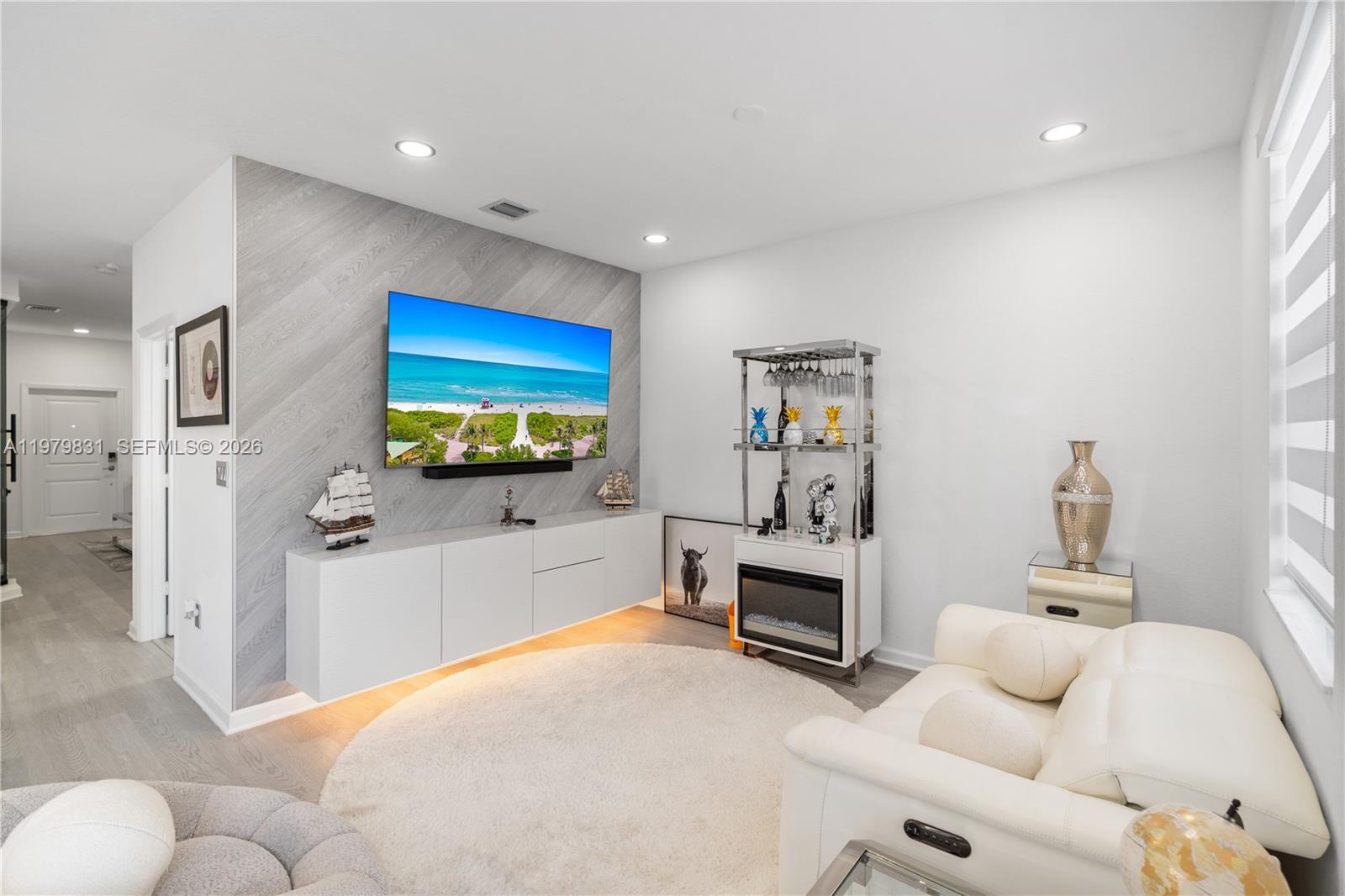 PINE ISLE - Residential
