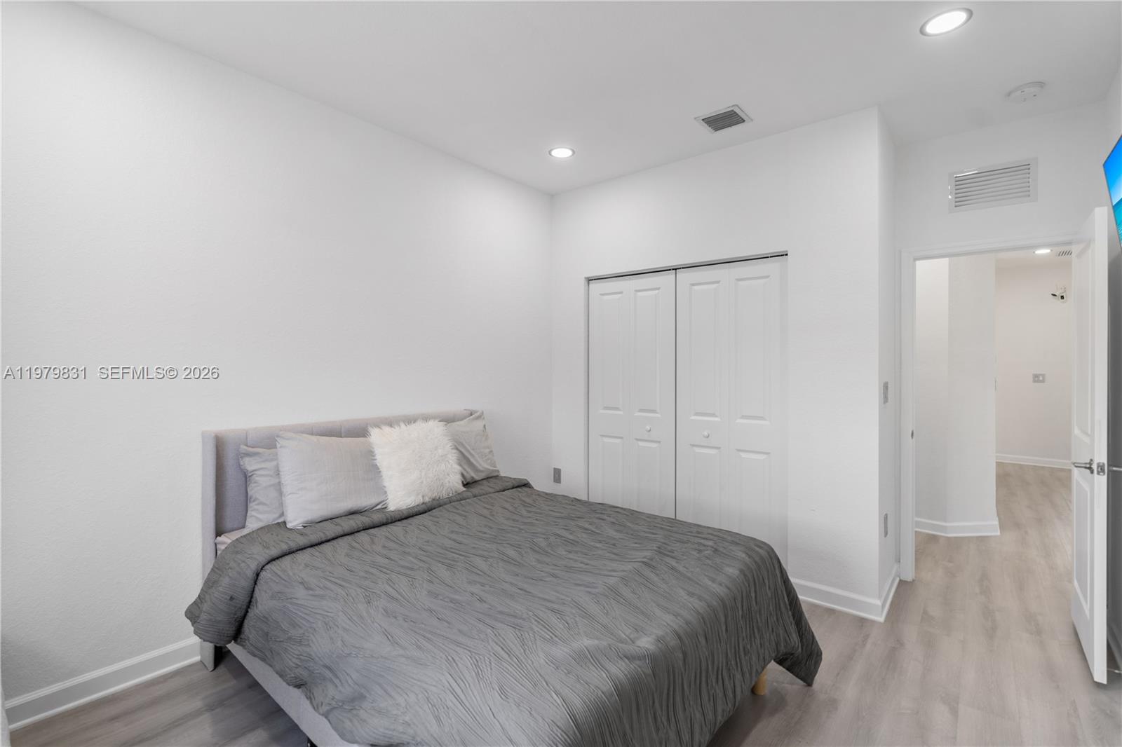 PINE ISLE - Residential