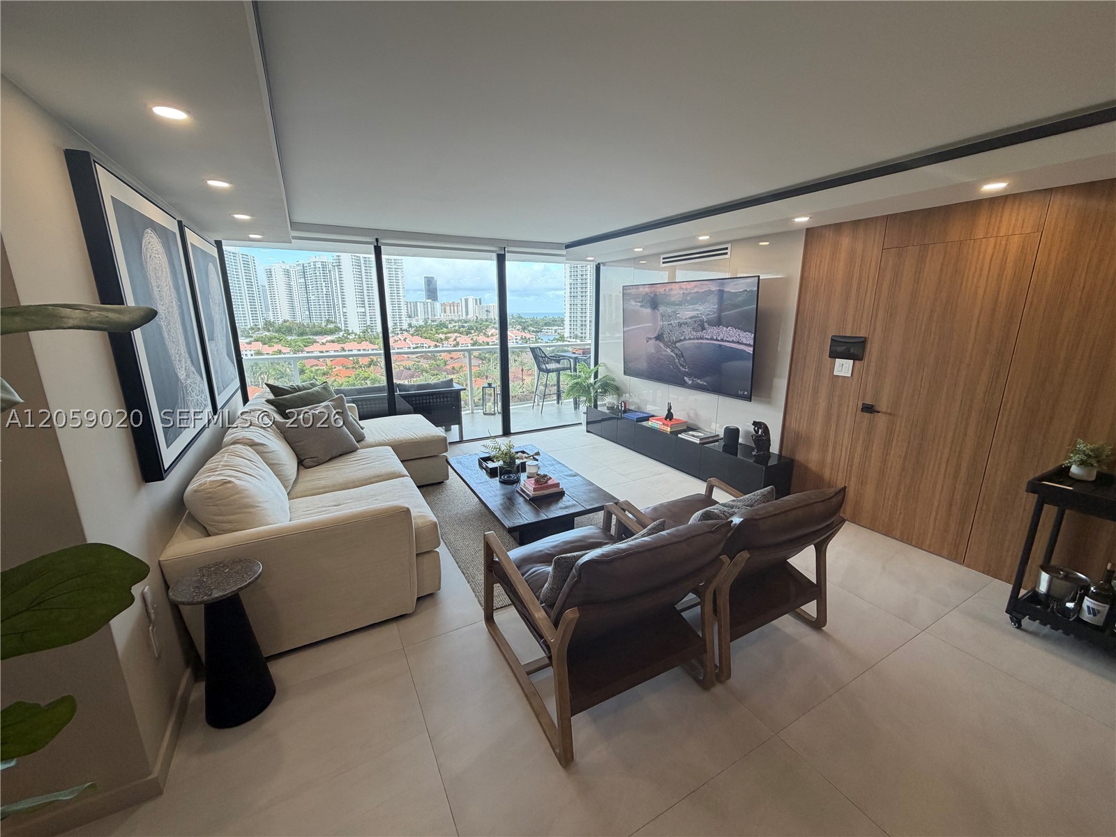 FLAMENCO CONDO - TOWER I - Residential