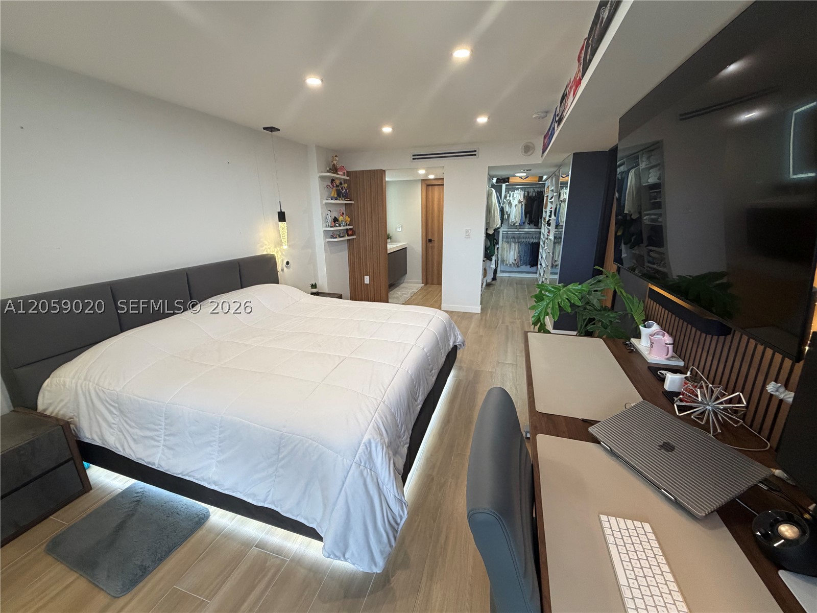 FLAMENCO CONDO - TOWER I - Residential