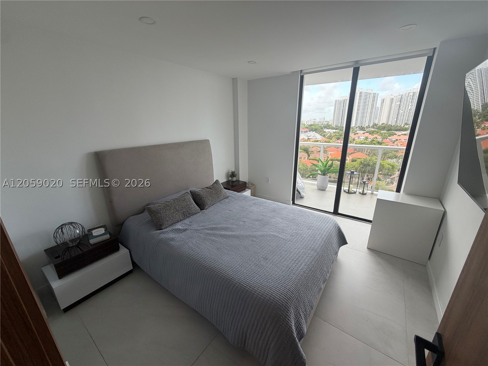 FLAMENCO CONDO - TOWER I - Residential