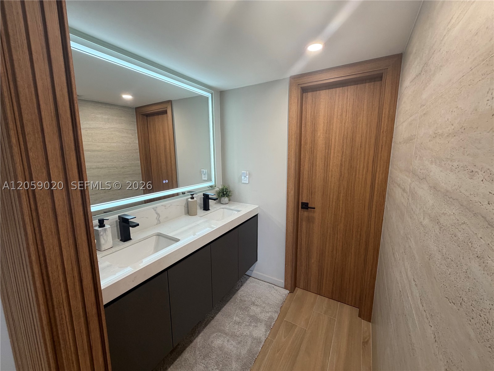 FLAMENCO CONDO - TOWER I - Residential