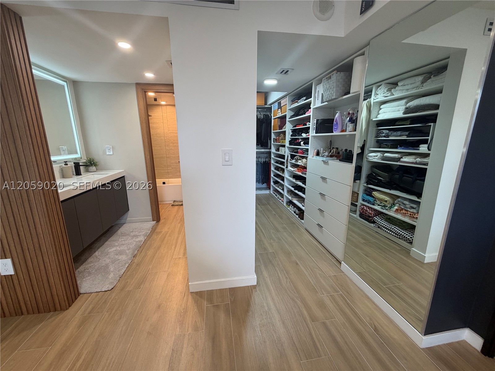 FLAMENCO CONDO - TOWER I - Residential