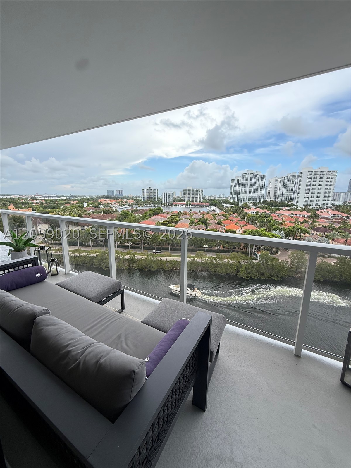 FLAMENCO CONDO - TOWER I - Residential