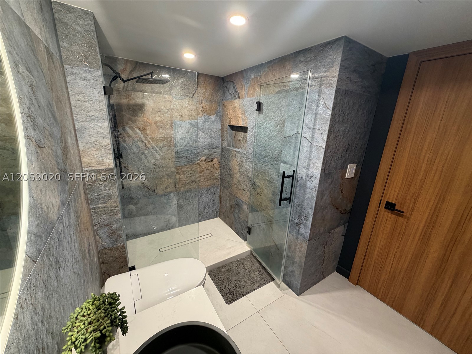 FLAMENCO CONDO - TOWER I - Residential