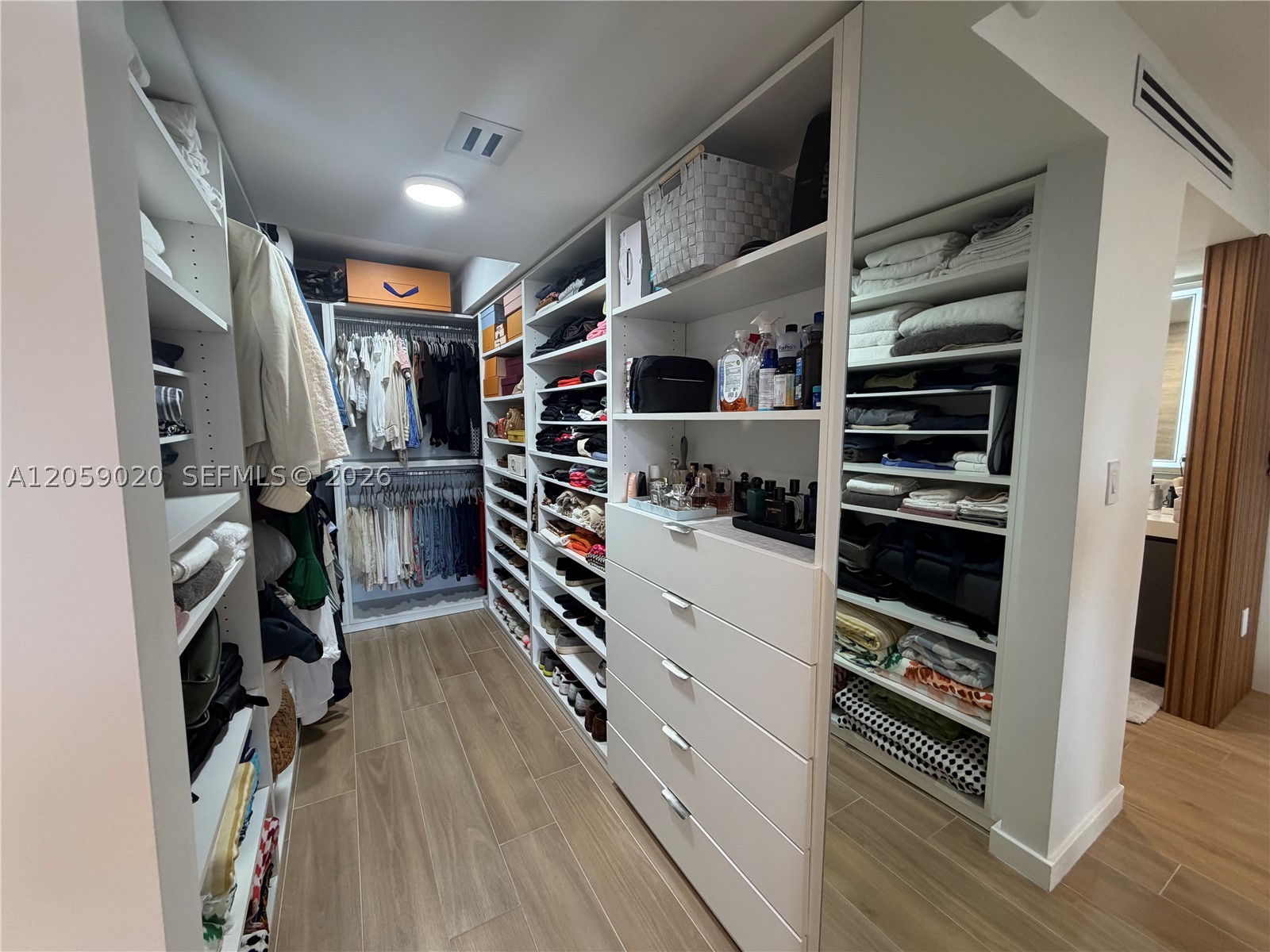 FLAMENCO CONDO - TOWER I - Residential